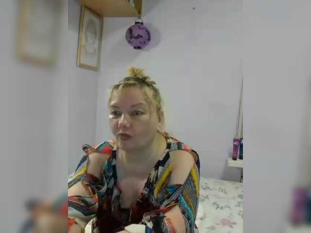 LucyAlexis online show from August 4, 3:09 pm