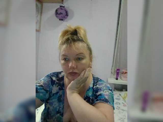 LucyAlexis online show from August 14, 6:00 pm