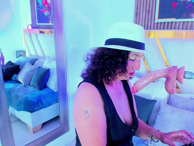 Luna-Naughty1 online show from August 10, 9:27 pm