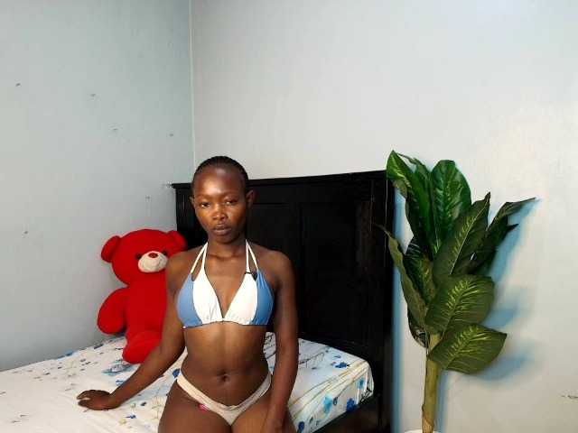 LunaDarlin online show from August 15, 3:49 pm