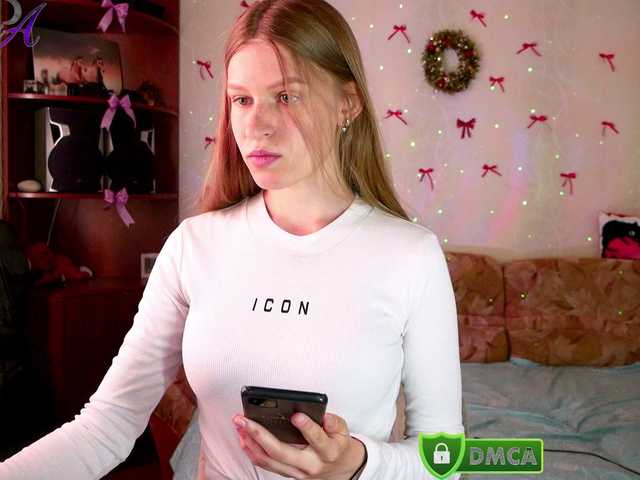 LunaEvan online show from June 10, 6:53 am
