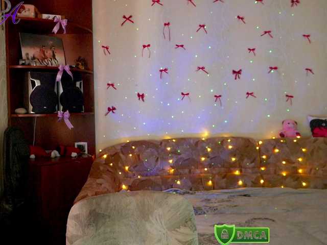 LunaEvan online show from August 18, 7:36 am