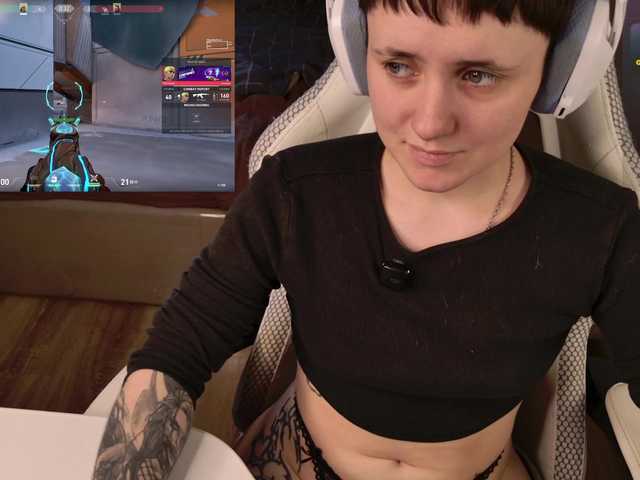 LunaL0ve online show from August 9, 11:11 am