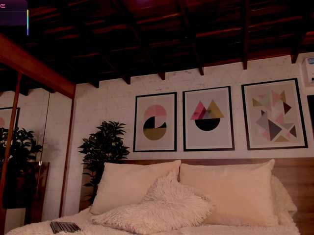 LunaRuso online show from June 29, 8:55 pm