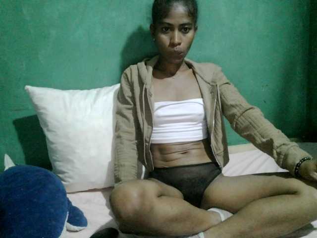 DonnelaQuin online show from August 11, 9:50 pm