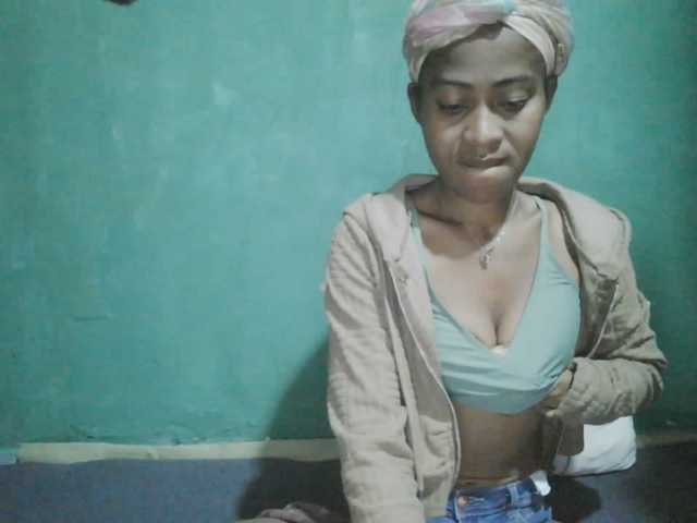 DonnelaQuin online show from August 14, 11:19 pm