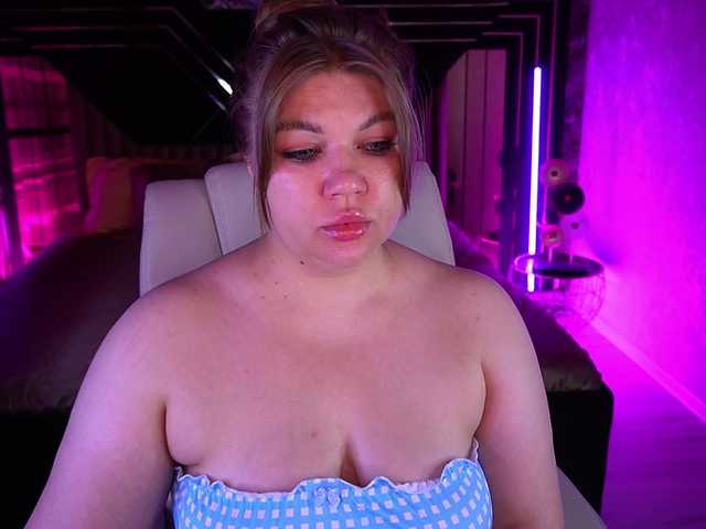 LyalyaPiska online show from August 12, 10:01 pm