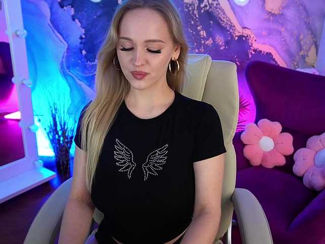 LylaNimfa online show from July 22, 1:02 pm