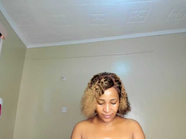LylaxXx69 online show from April 11, 11:00 am