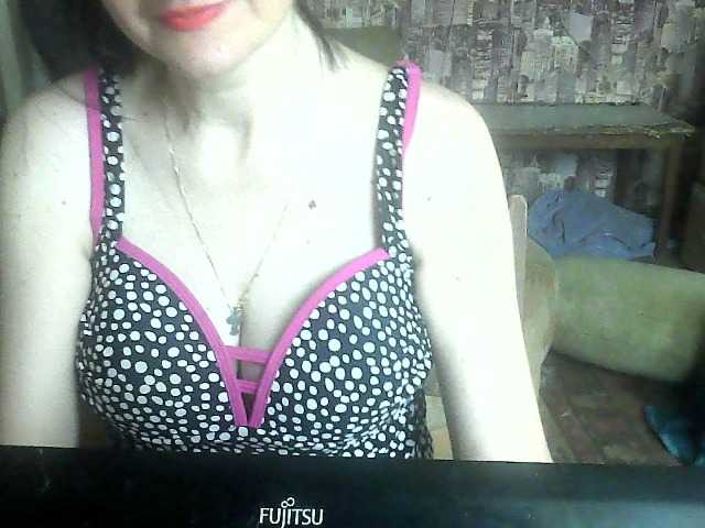 LynnYana online show from July 6, 12:30 pm