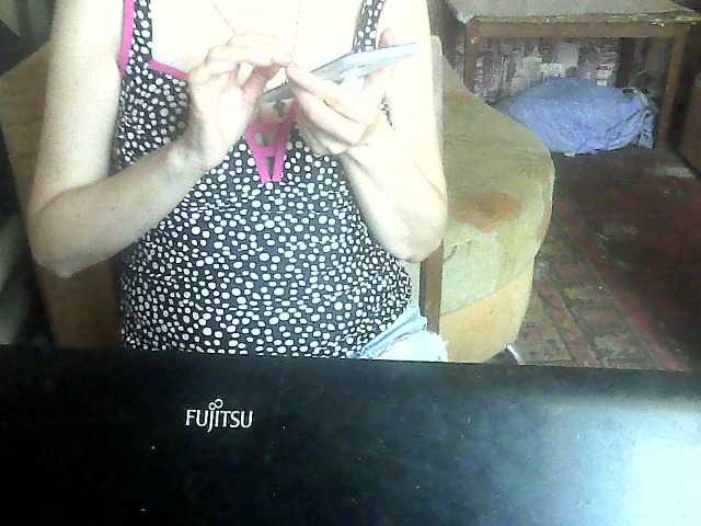 LynnYana online show from August 12, 10:50 am