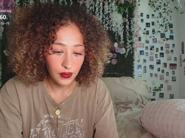 LyraCovee online show from August 6, 12:31 am