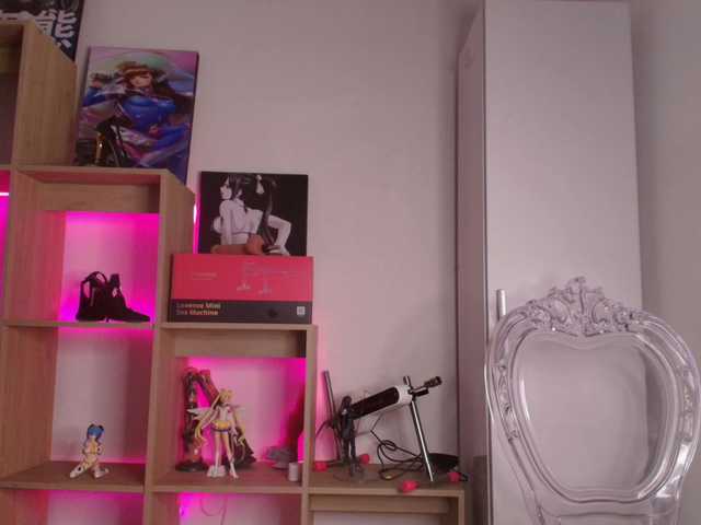 MIA-MORALEZ online show from September 10, 1:21 pm