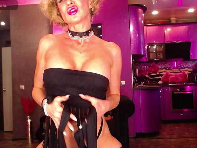 Maaarrrgggooo online show from May 18, 10:15 am