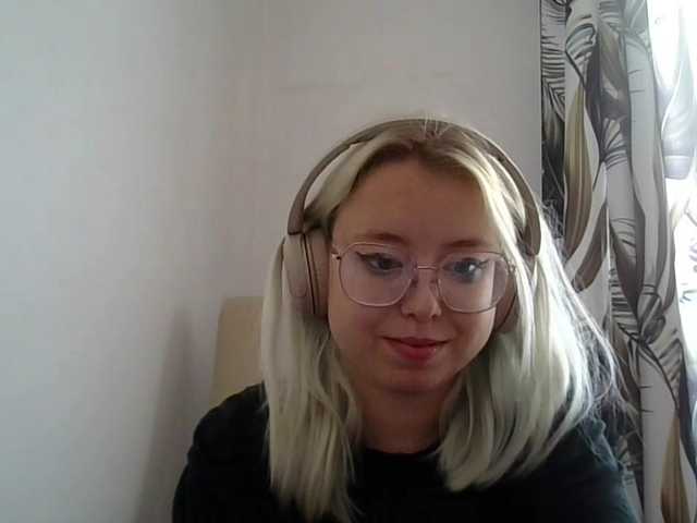 MaddieOrgasm online show from August 16, 9:35 am