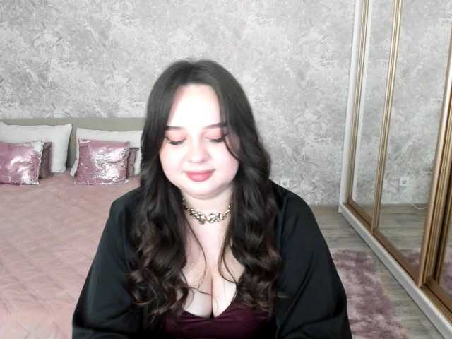 MaddyCroft online show from June 21, 11:33 am