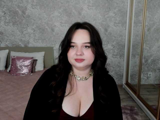 MaddyCroft online show from June 21, 12:39 pm