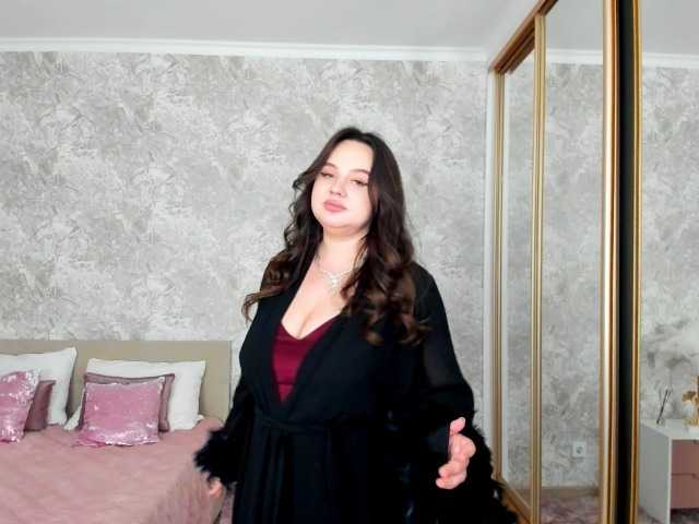 MaddyCroft online show from July 11, 1:50 pm