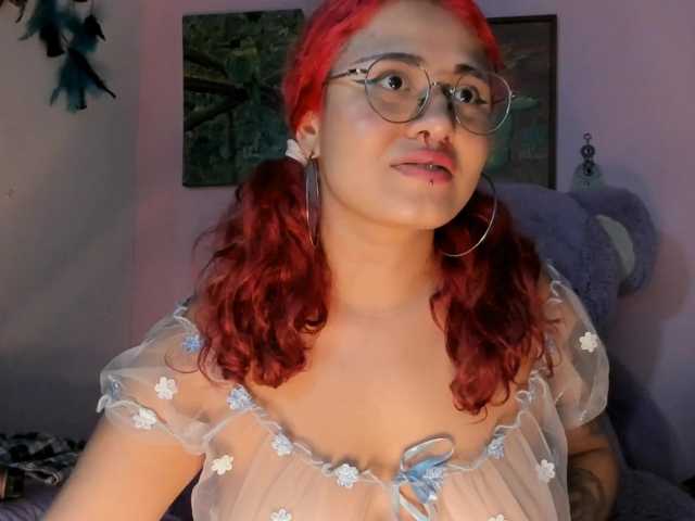 Maddyjhonsson online show from August 18, 1:44 am