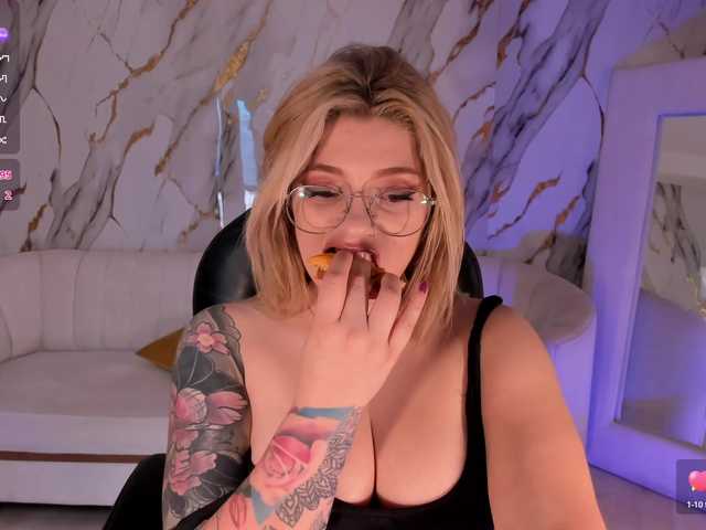 MadisonKane online show from August 4, 3:42 pm