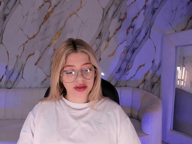 MadisonKane online show from August 7, 11:21 am