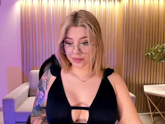 MadisonKane online show from August 8, 11:21 am