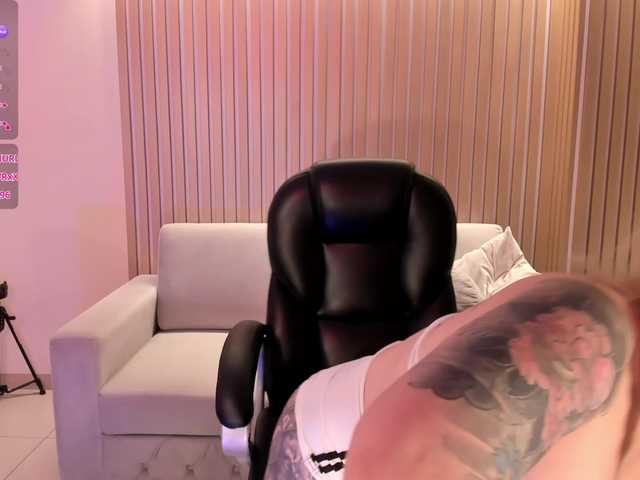 MadisonKane online show from August 9, 3:46 pm