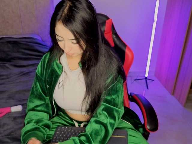 MaloryTay11 online show from August 14, 1:31 am
