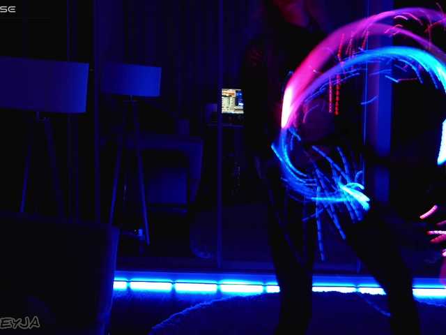ManiFreyja online show from August 2, 11:33 pm