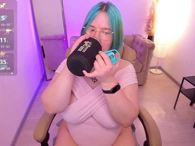 ManicPixie online show from June 3, 7:17 pm
