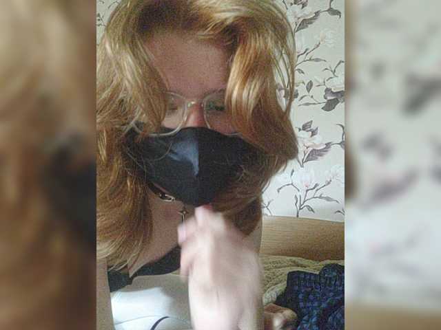 ManyaHots online show from May 2, 7:40 pm