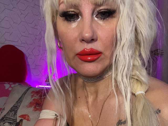Marta80a online show from May 8, 1:51 am