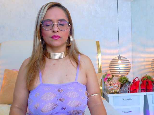 MarylinsVega online show from July 14, 9:15 pm