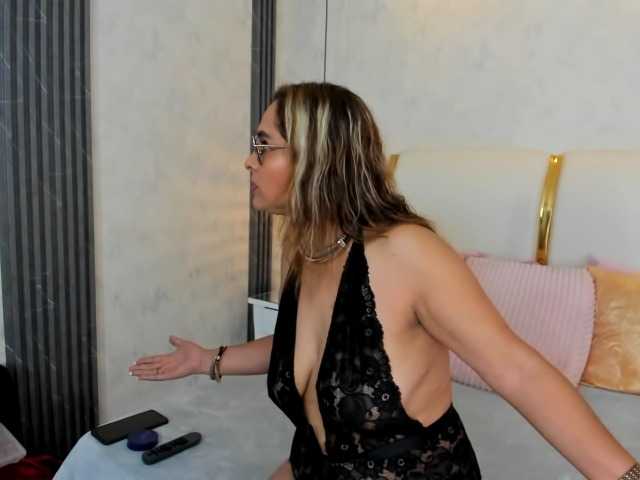 MarylinsVega online show from July 21, 8:55 pm