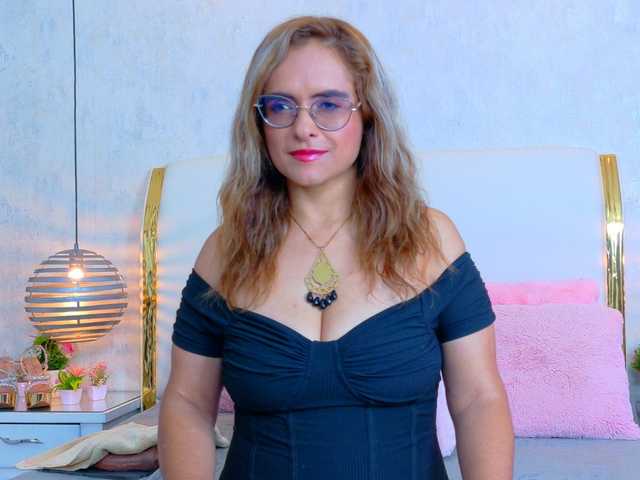 MarylinsVega online show from August 15, 10:30 am
