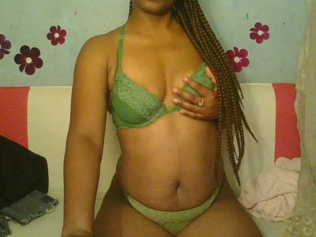 MayaQueen online show from March 25, 3:40 pm