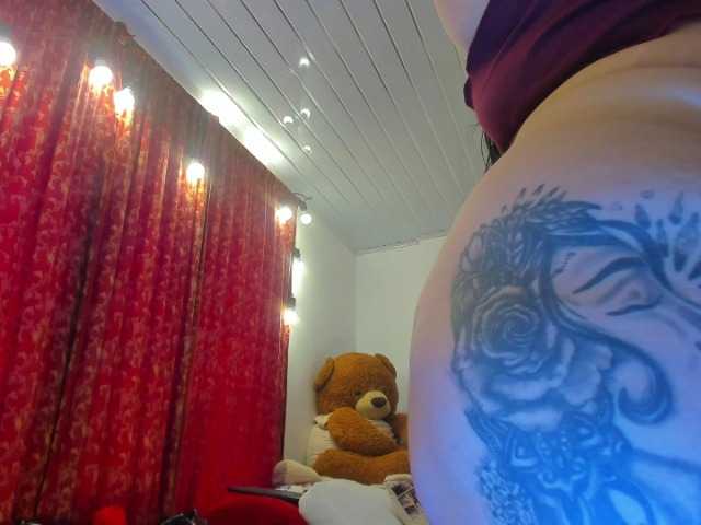 MeganHotCurvy online show from August 4, 4:04 pm