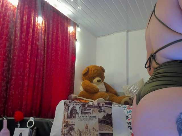 MeganHotCurvy online show from August 7, 7:25 pm
