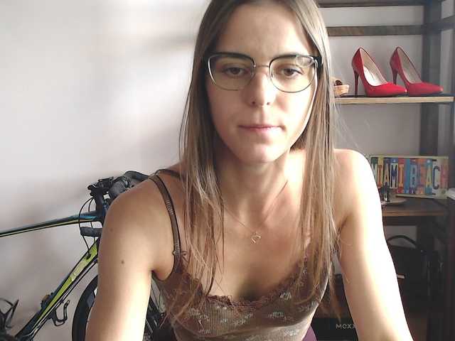 MegiKiss online show from August 8, 2:28 pm