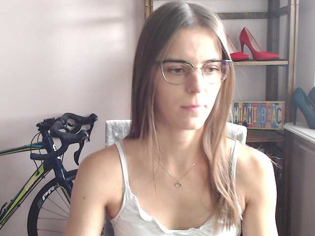 MegiKiss online show from August 11, 1:24 pm