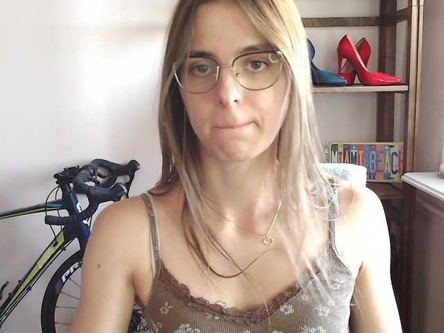 MegiKiss online show from August 15, 3:38 pm