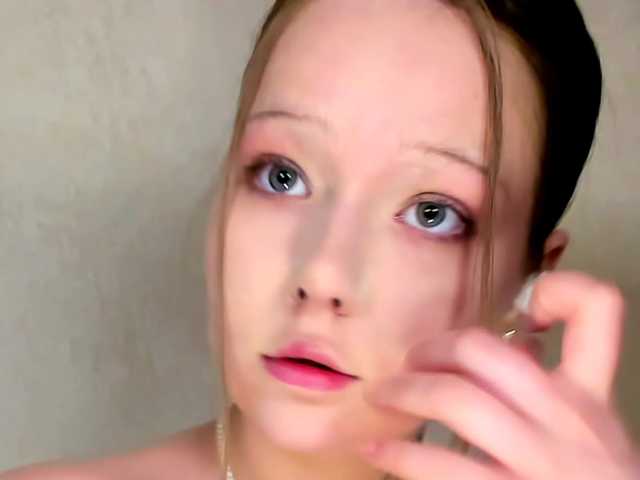 MelMooon online show from July 5, 9:29 pm