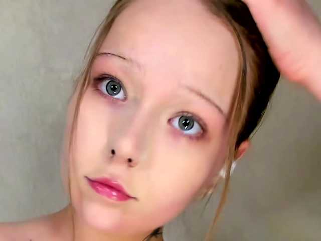 MelMooon online show from July 10, 8:36 pm