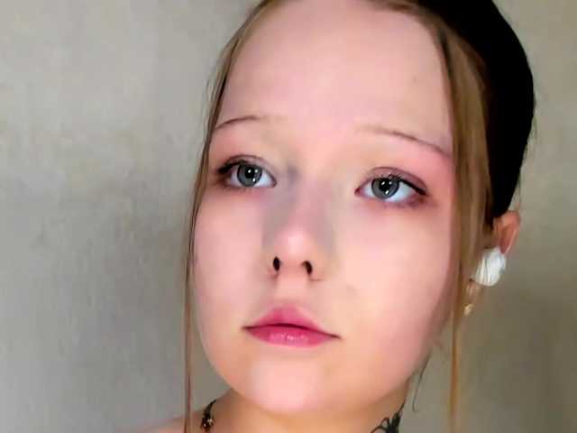 MelMooon online show from July 14, 9:59 pm
