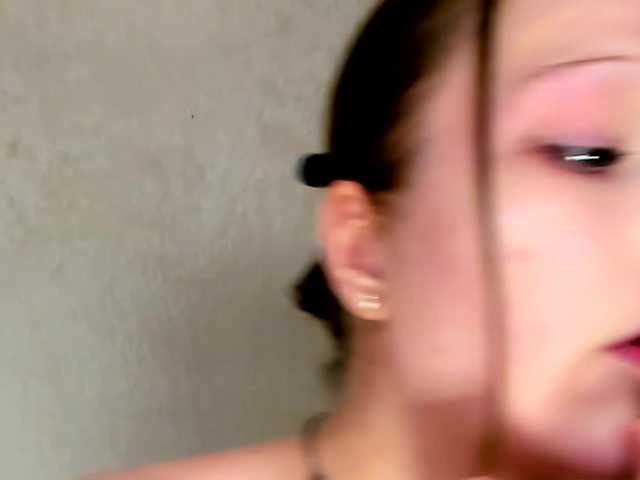 MelMooon online show from July 15, 8:43 pm