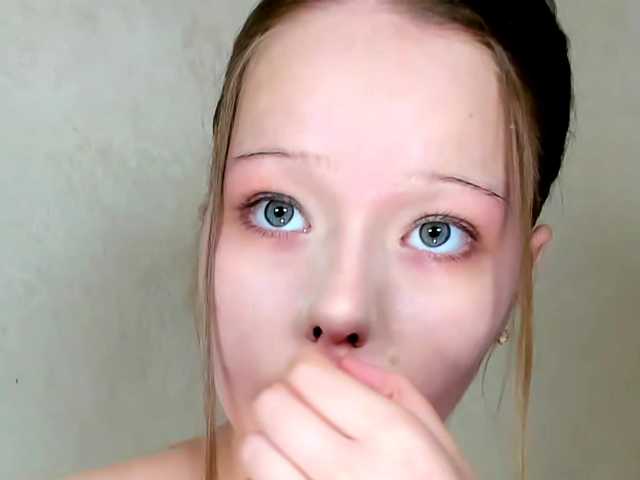MelMooon online show from July 17, 5:02 pm
