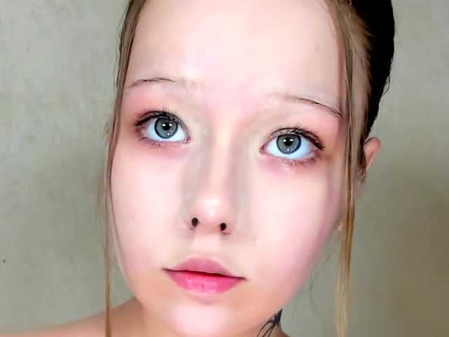 MelMooon online show from July 19, 9:39 pm