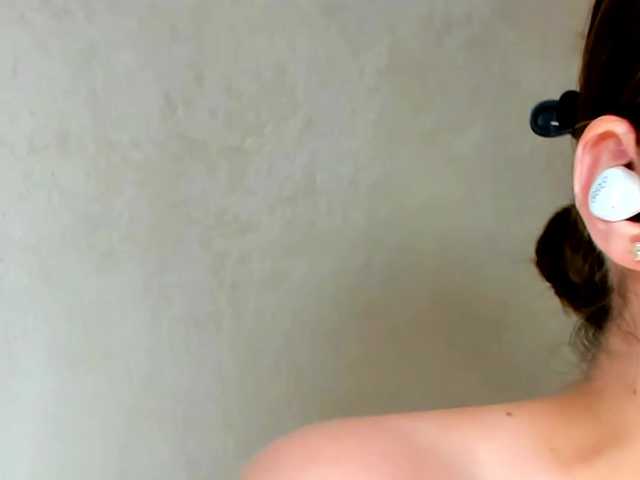 MelMooon online show from July 20, 9:29 pm