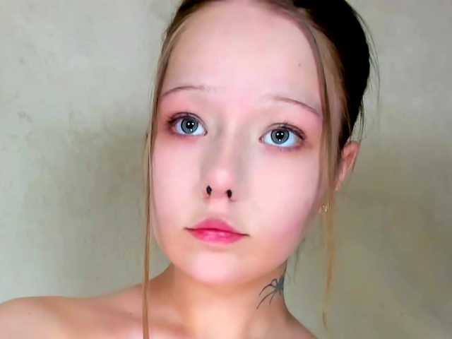 MelMooon online show from July 23, 11:18 pm