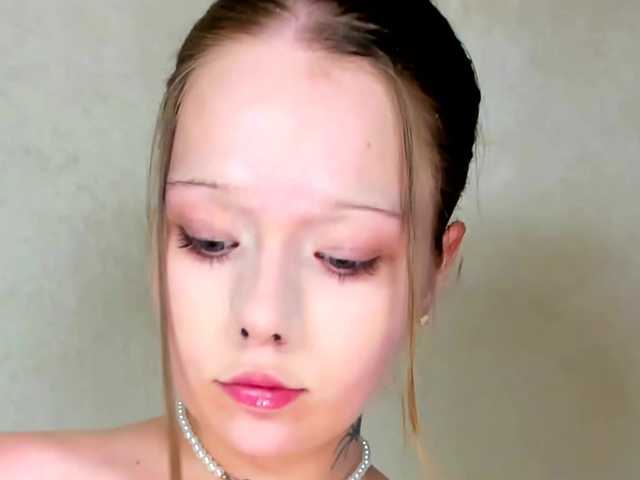 MelMooon online show from July 25, 8:13 pm